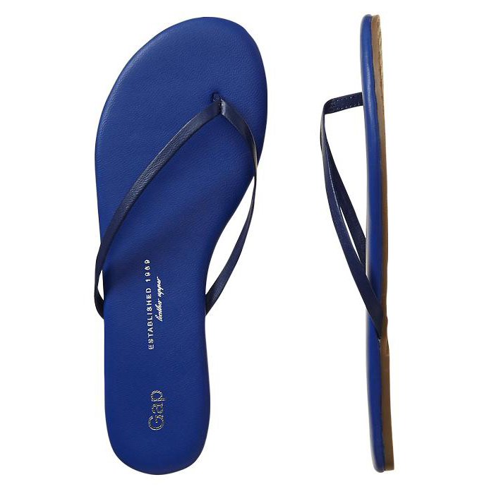 Crushing on: Gap Flip Flops | Clothes Captioned
