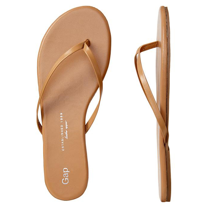 Crushing on: Gap Flip Flops | Clothes Captioned